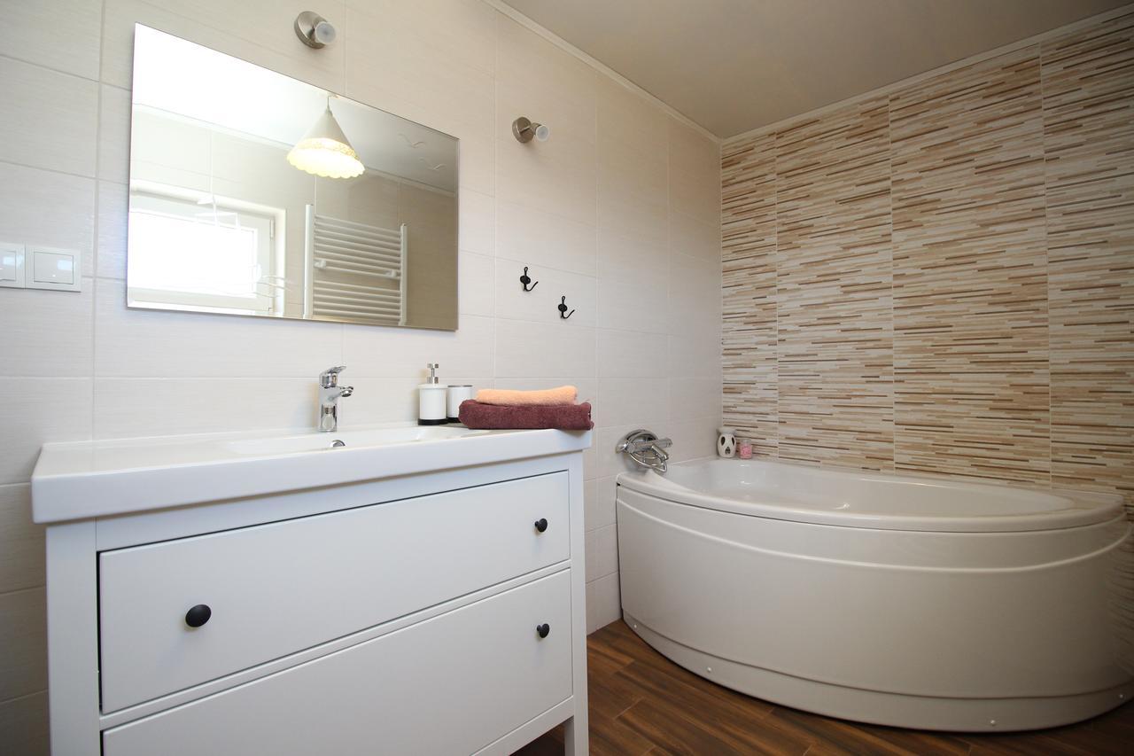 Gabonjin Villa Hrustika - Heated Pool, Jacuzzi & Sauna מראה חיצוני תמונה